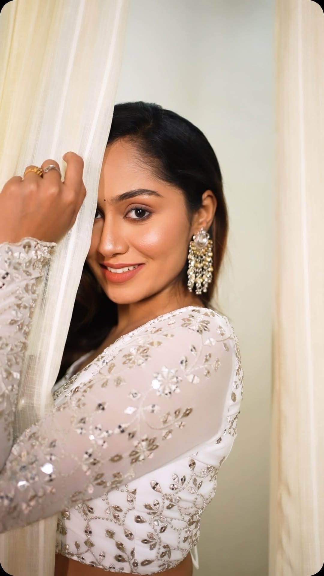 Post 9 by Abhi |  Makeup Artist on Instagram (video)