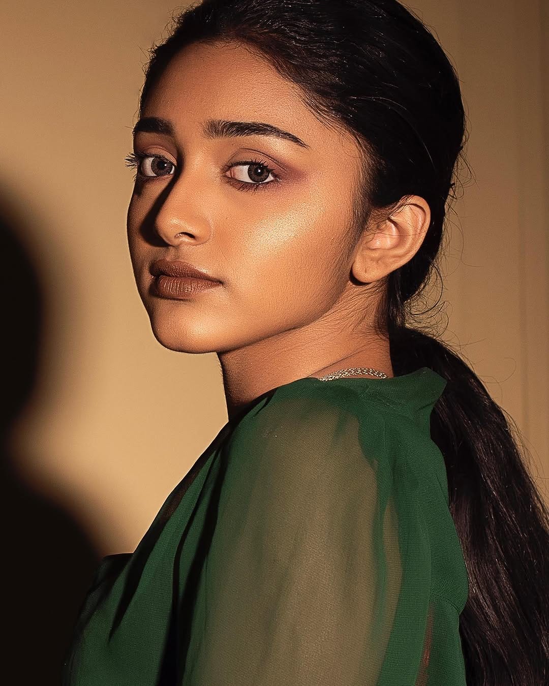 Post 10 by Abhi |  Makeup Artist on Instagram (carousel)