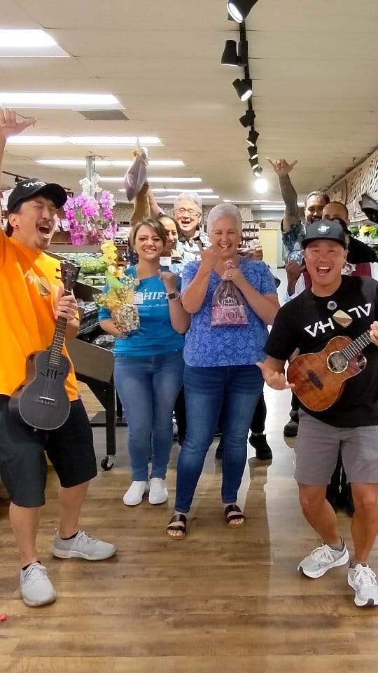 Post 6 by Ukulele Hale on Instagram (video)