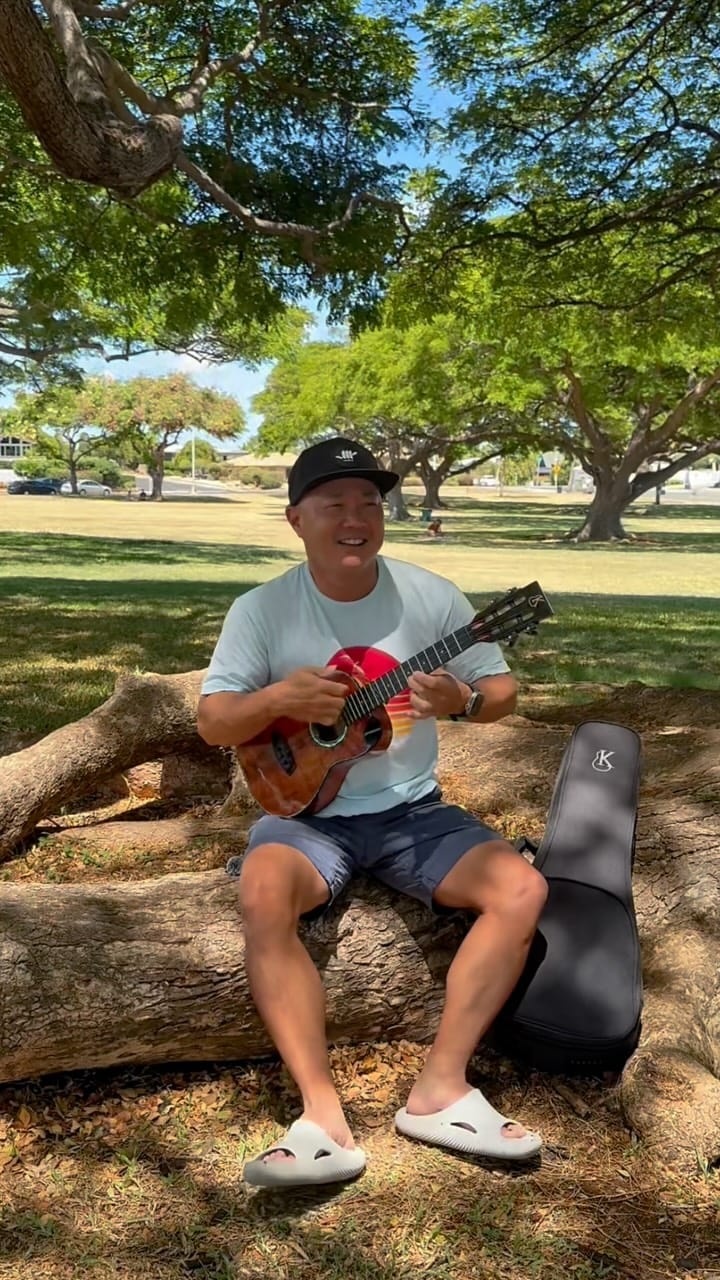 Post 1 by Ukulele Hale on Instagram (video)