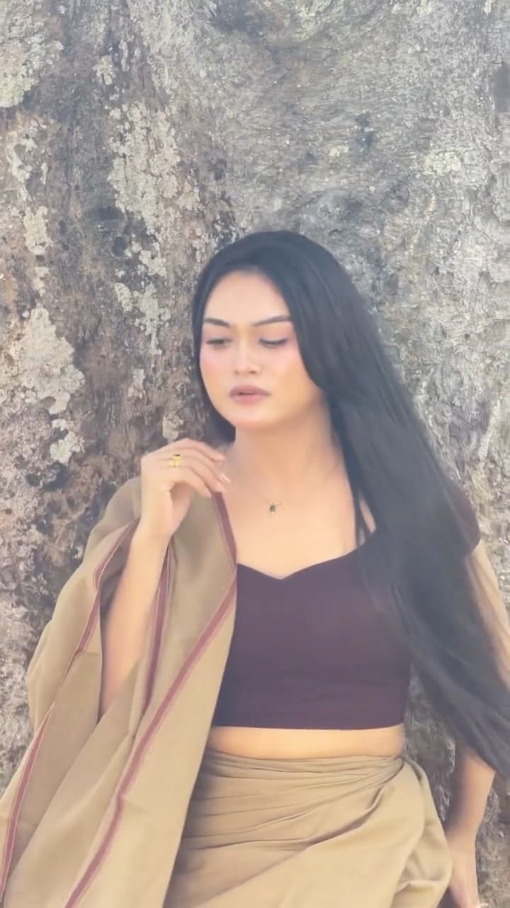 Post 8 by Tondon laishram makeup on Instagram (video)