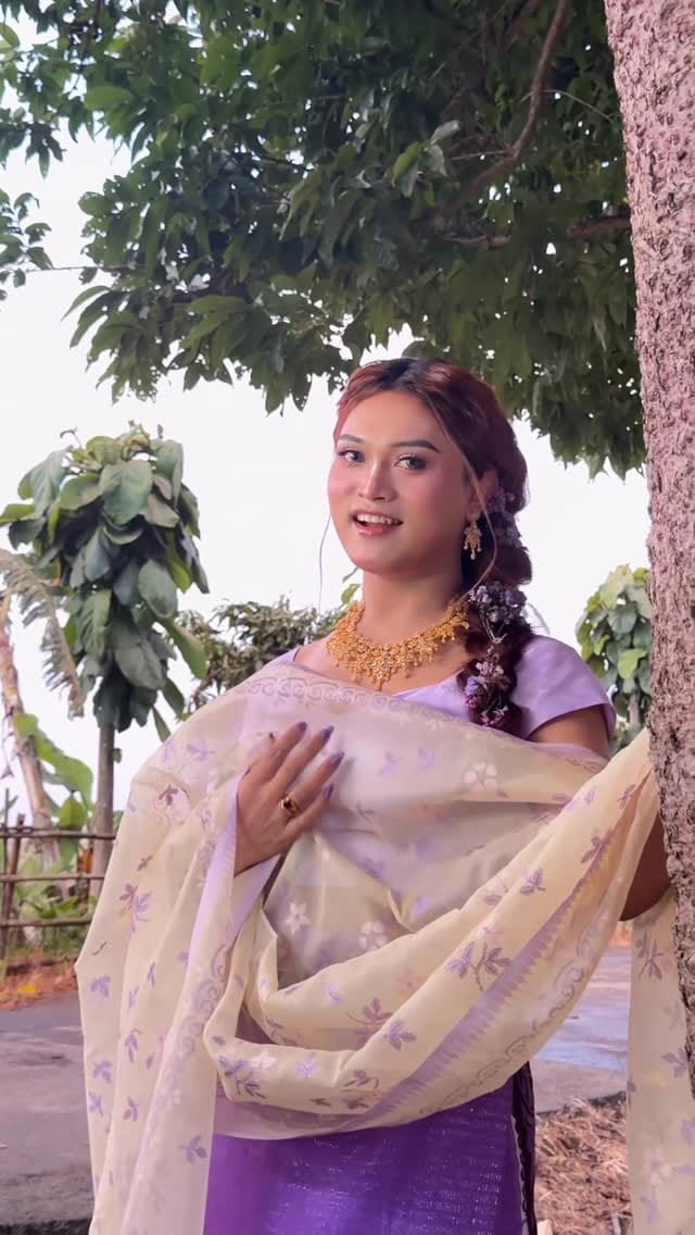 Post 9 by Tondon laishram makeup on Instagram (video)