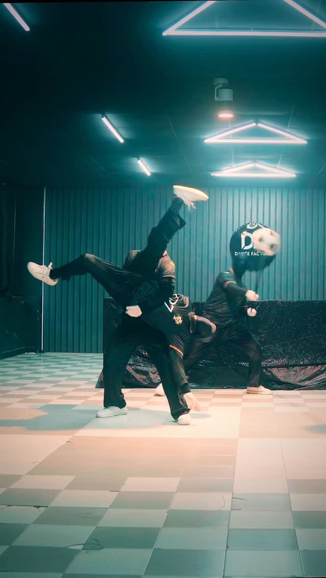 Post 1 by Tron Brothers Official on Instagram (video)