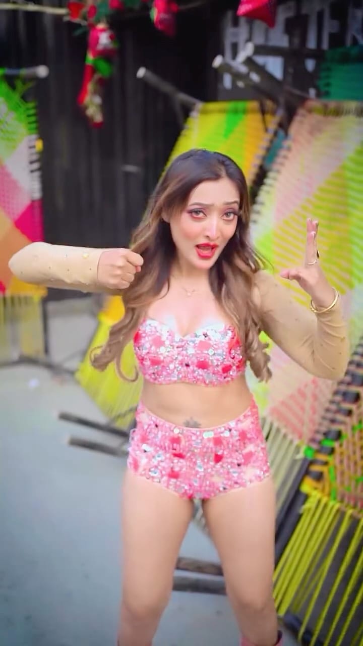 Post 8 by Sonia Shil on Instagram (video)
