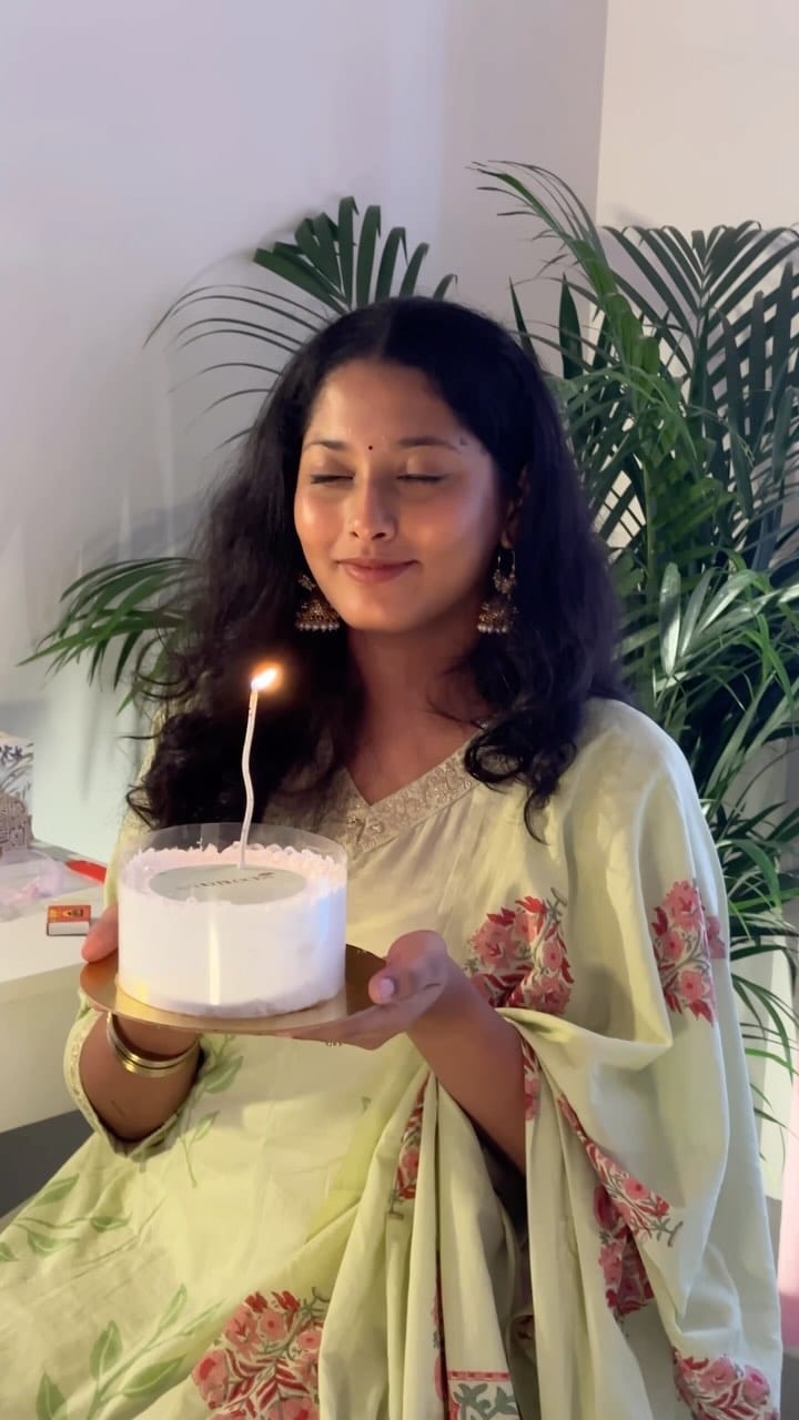 Post 10 by Sneha 🦋 on Instagram (video)