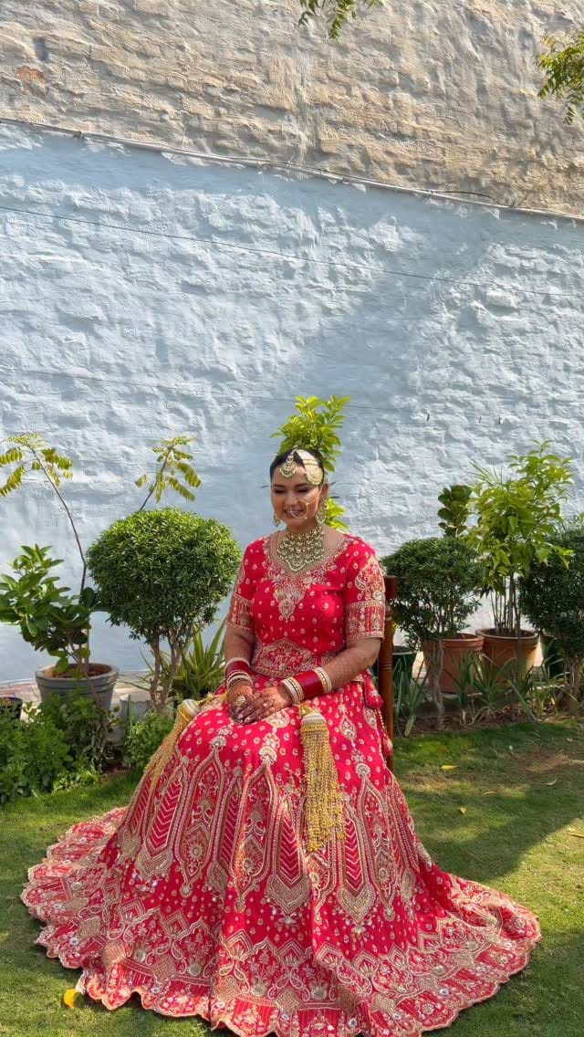 Post 5 by Payal Chhabra Makeup Artist 🖤 on Instagram (video)
