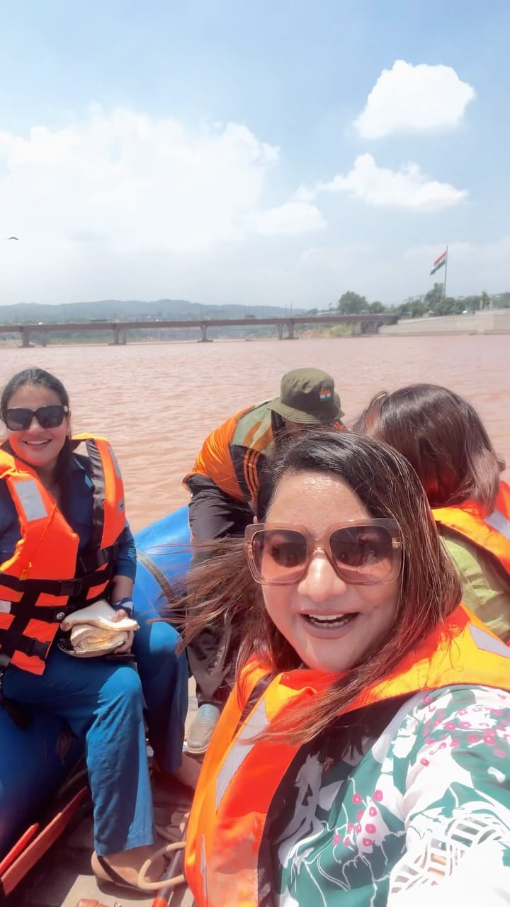 Post 7 by Sonali Dogra on Instagram (video)