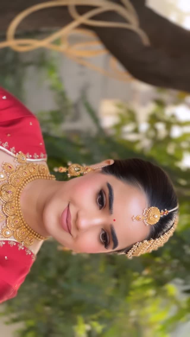 Post 8 by Gunjan Sabharwal Mua on Instagram (video)