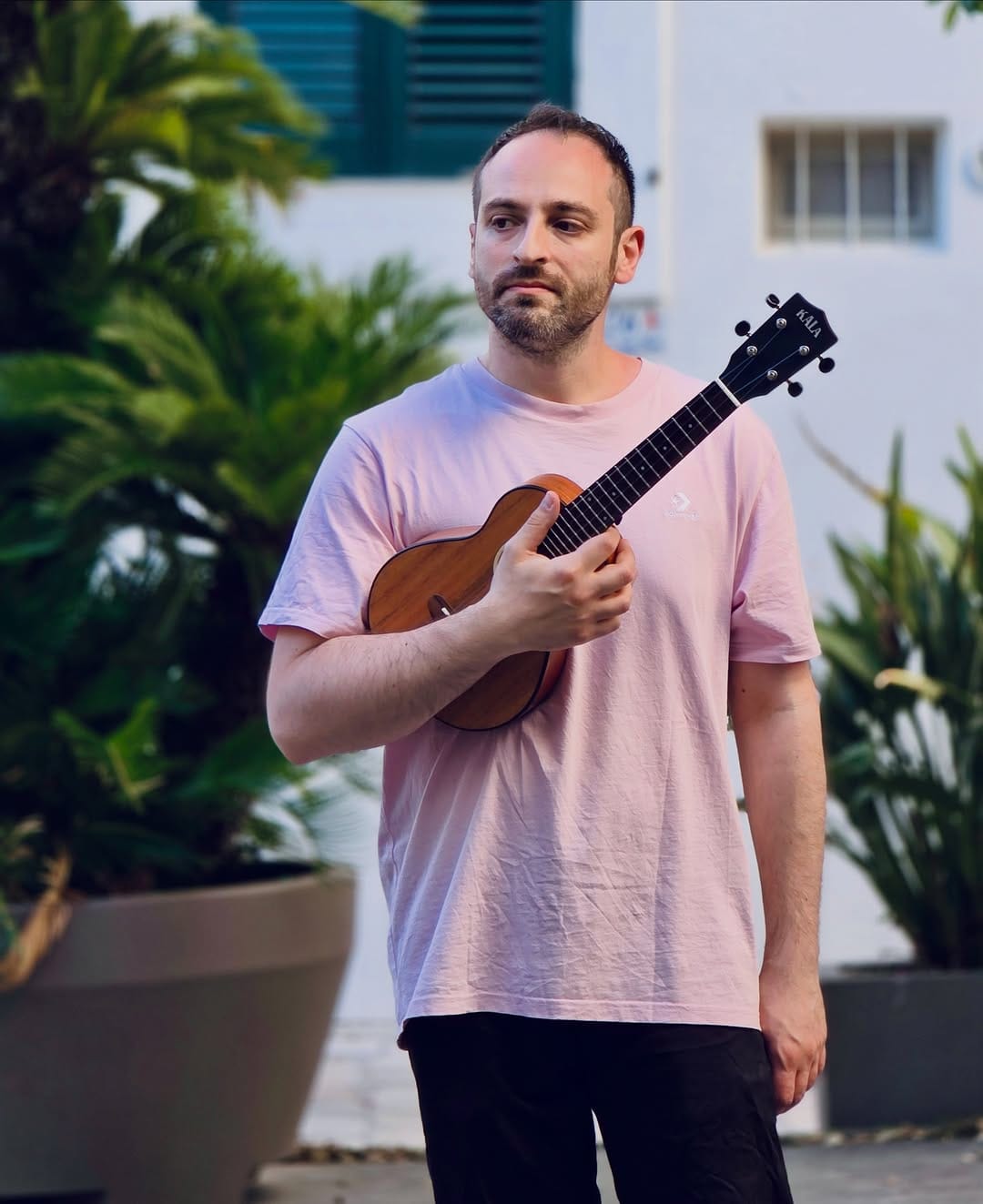 Post 1 by Vincenzo Gioia | Rock Ukulele Teacher on Instagram (image)