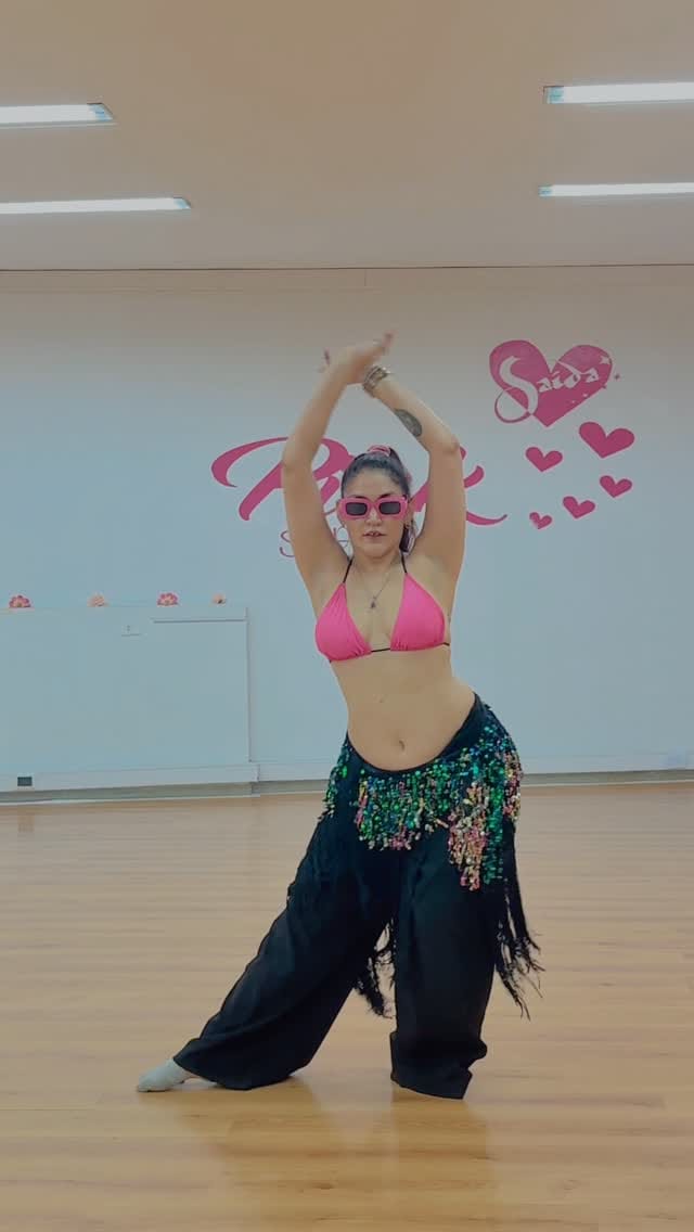 Post 8 by Zulehika Carolina on Instagram (video)