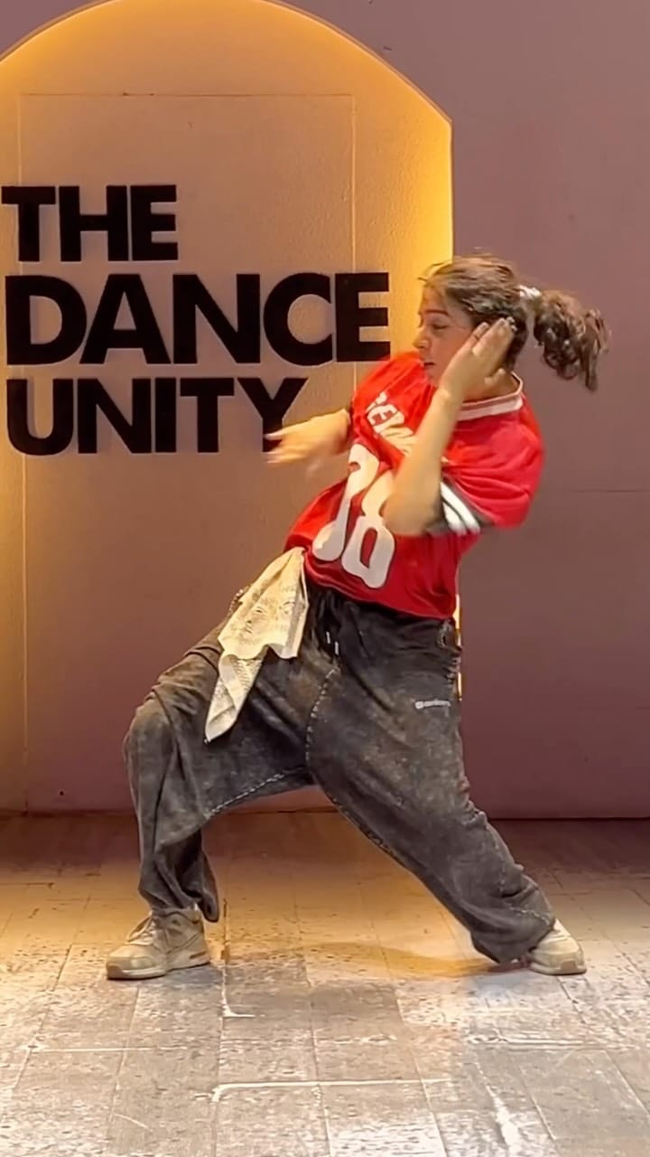 Post 3 by Sameeha Bajaj💃 on Instagram (video)