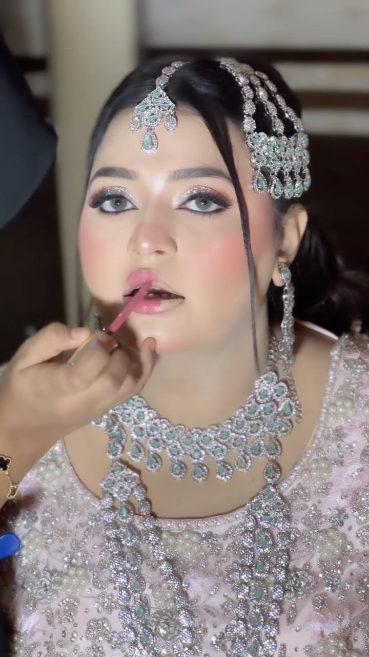 Post 3 by sadiya_makeover_Academy on Instagram (video)