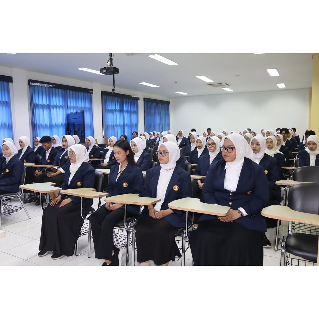 Post 7 by Fakultas Keperawatan Unpad on Instagram (carousel)