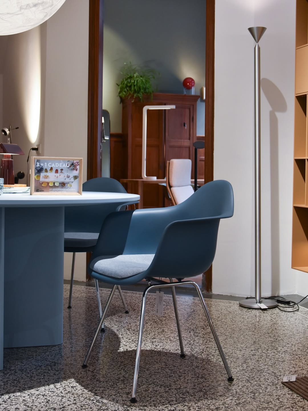 Post 2 by Carlos in huis design on Instagram (image)