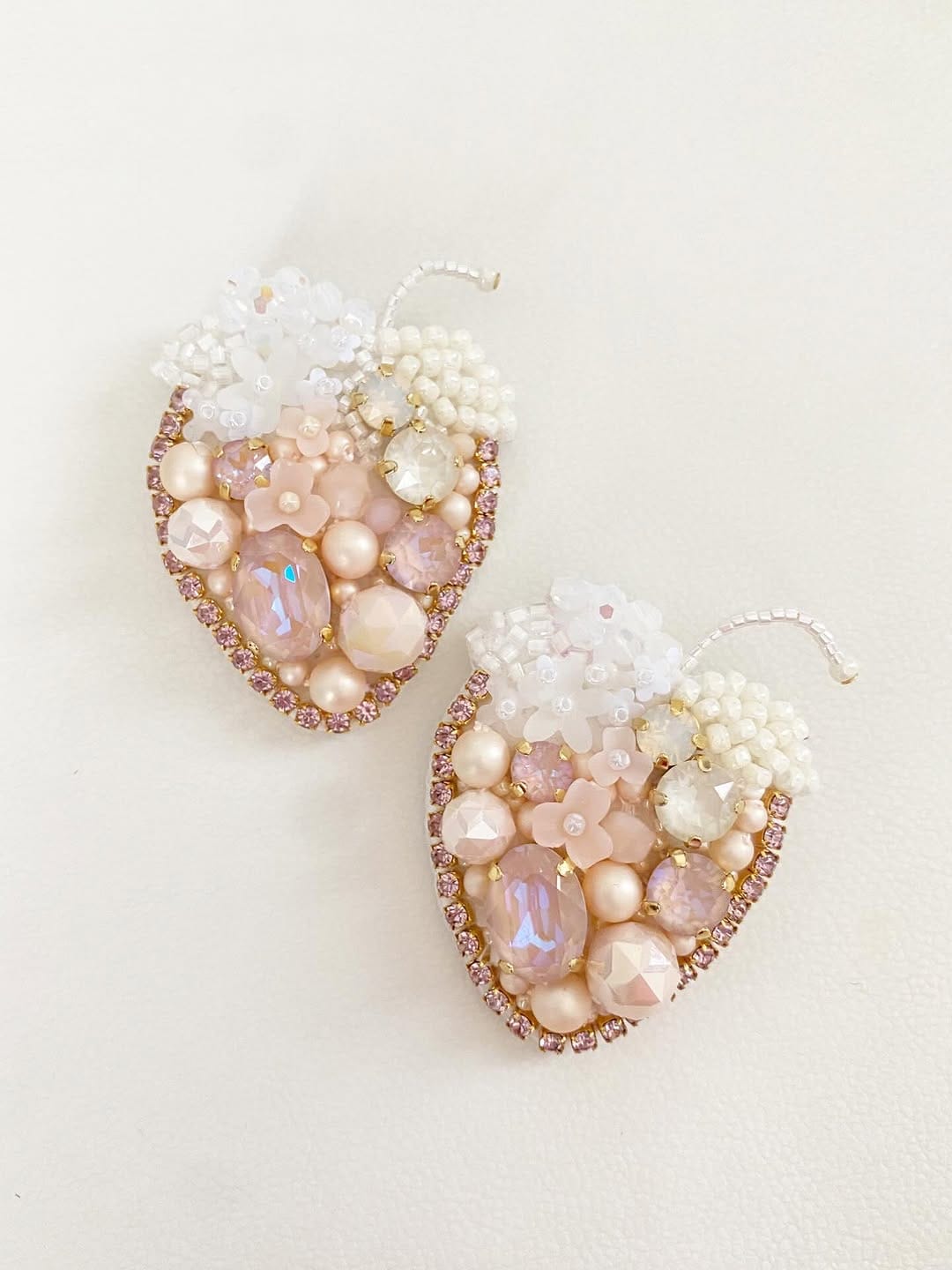 Post 8 by 【Scony エスコニー】自由な発想の刺繍アクセサリー on Instagram (carousel)