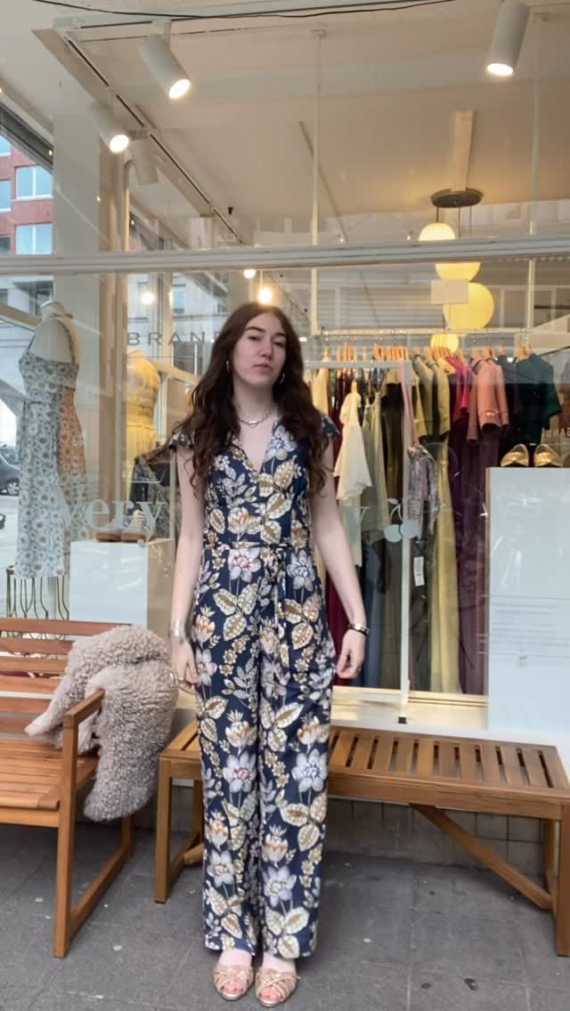 Post 4 by Very Cherry on Instagram (video)
