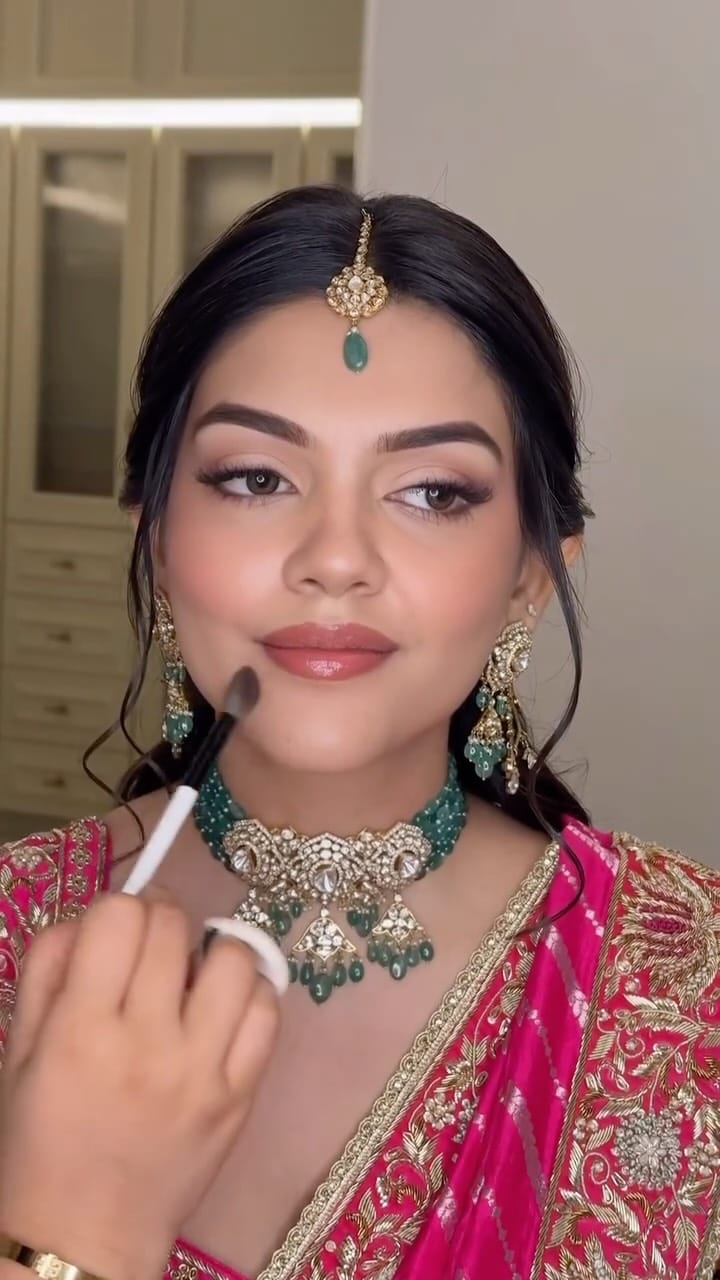 Post 6 by Aanchal Thaakkar | Bridal Makeup Artist on Instagram (video)