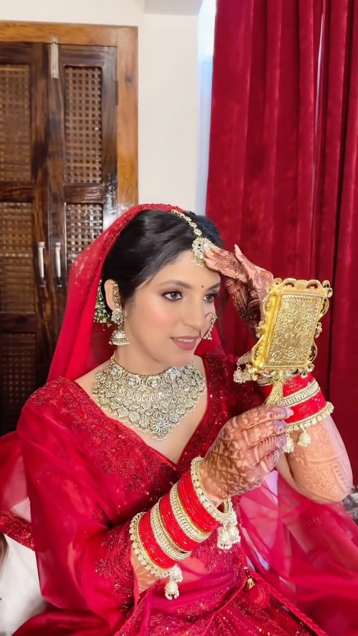 Post 8 by Priyanka Bisht on Instagram (video)