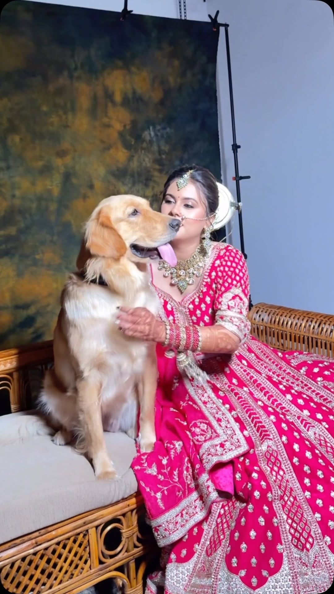 Post 2 by Priyanka Bisht on Instagram (video)