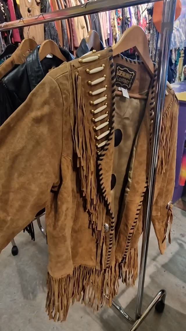 Post 10 by Cheap Fashion on Instagram (video)