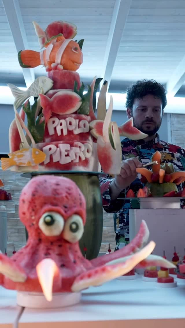Post 7 by Emanuele Frigenti | Fruit Designer on Instagram (video)