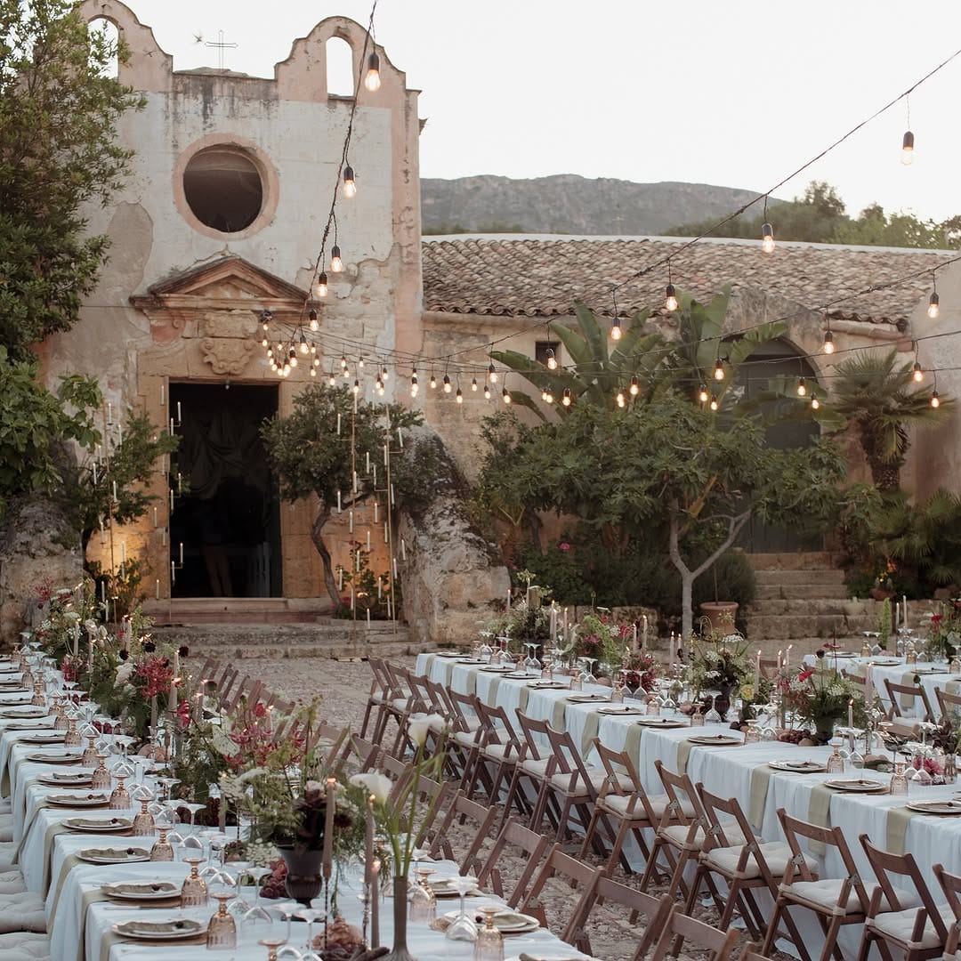 Post 10 by Manuela Speroni - Italian Wedding Planner on Instagram (carousel)