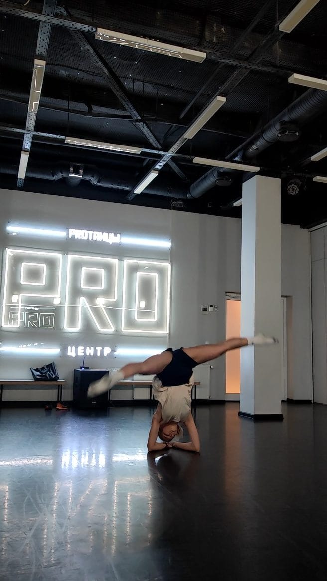 Post 9 by Яна Петропольская on Instagram (video)