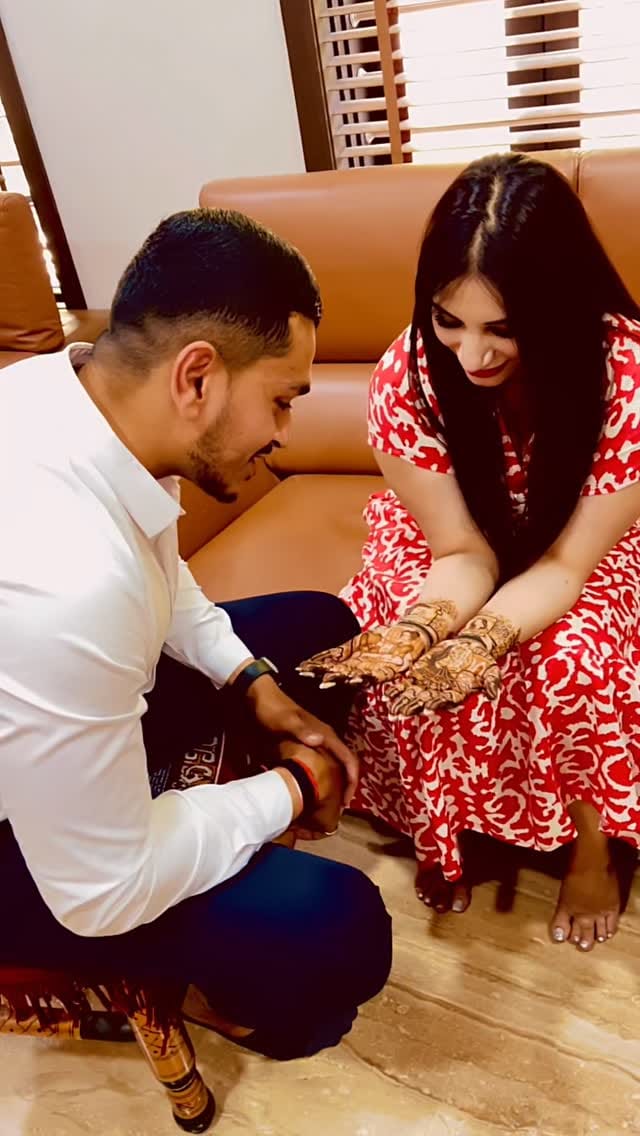 Post 9 by Kinjal's mehndi on Instagram (video)