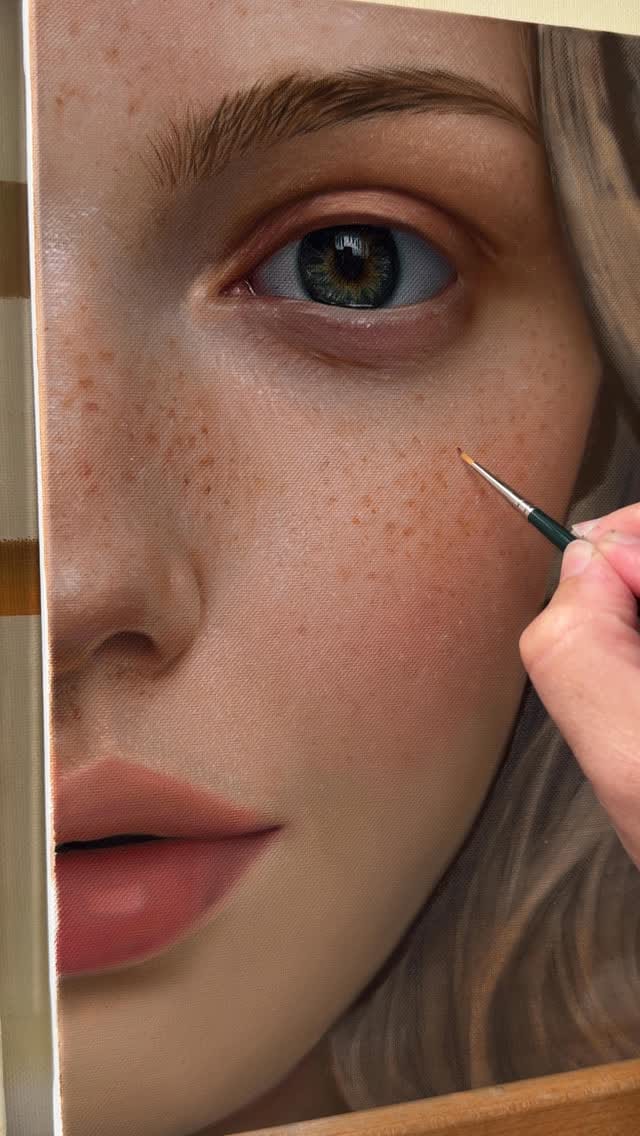 Post 2 by Simone Mulas - Hyperrealist Artist on Instagram (video)