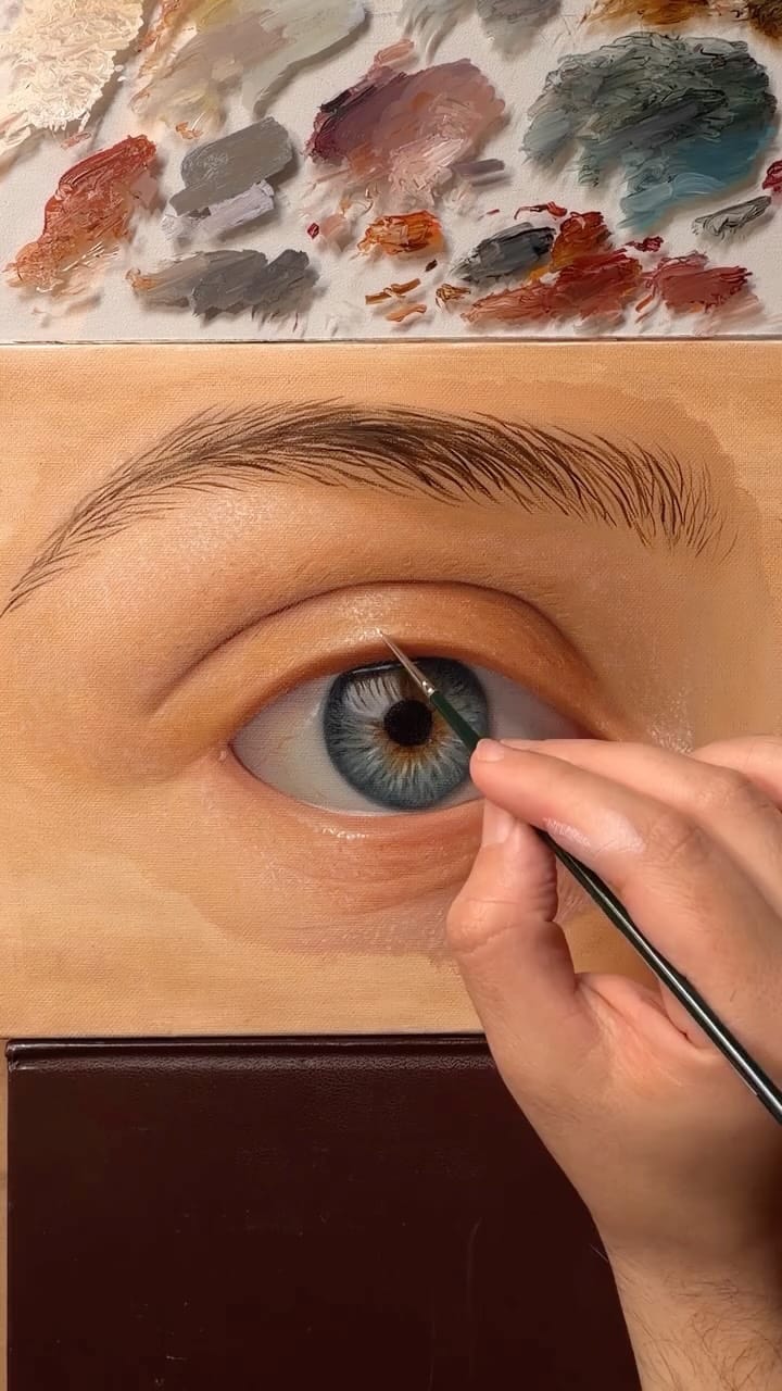 Post 7 by Simone Mulas - Hyperrealist Artist on Instagram (video)