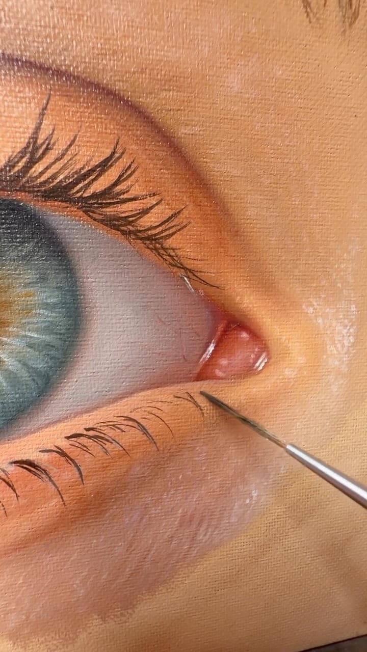 Post 6 by Simone Mulas - Hyperrealist Artist on Instagram (video)