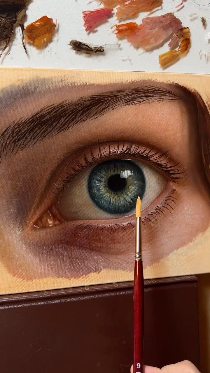 Post 4 by Simone Mulas - Hyperrealist Artist on Instagram (video)