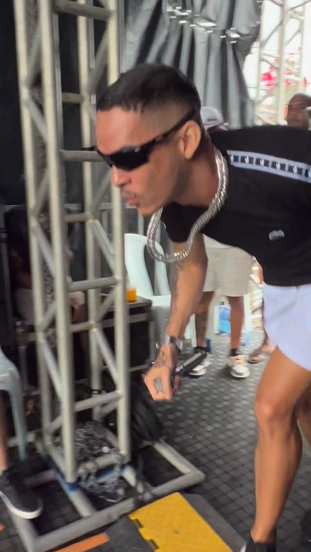 Post 8 by Nenê Dj Esse Cara é Foda 🙅🏻 on Instagram (video)