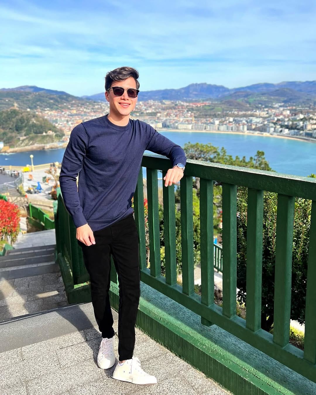 Post 6 by Saúl Santibáñez on Instagram (carousel)