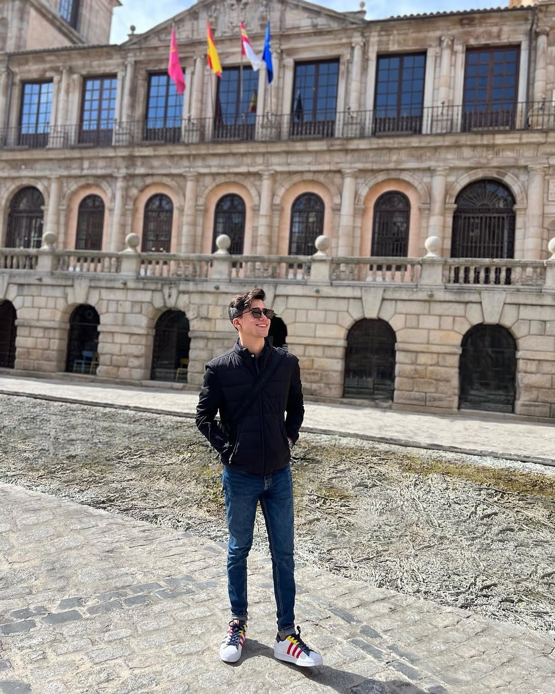 Post 7 by Saúl Santibáñez on Instagram (carousel)