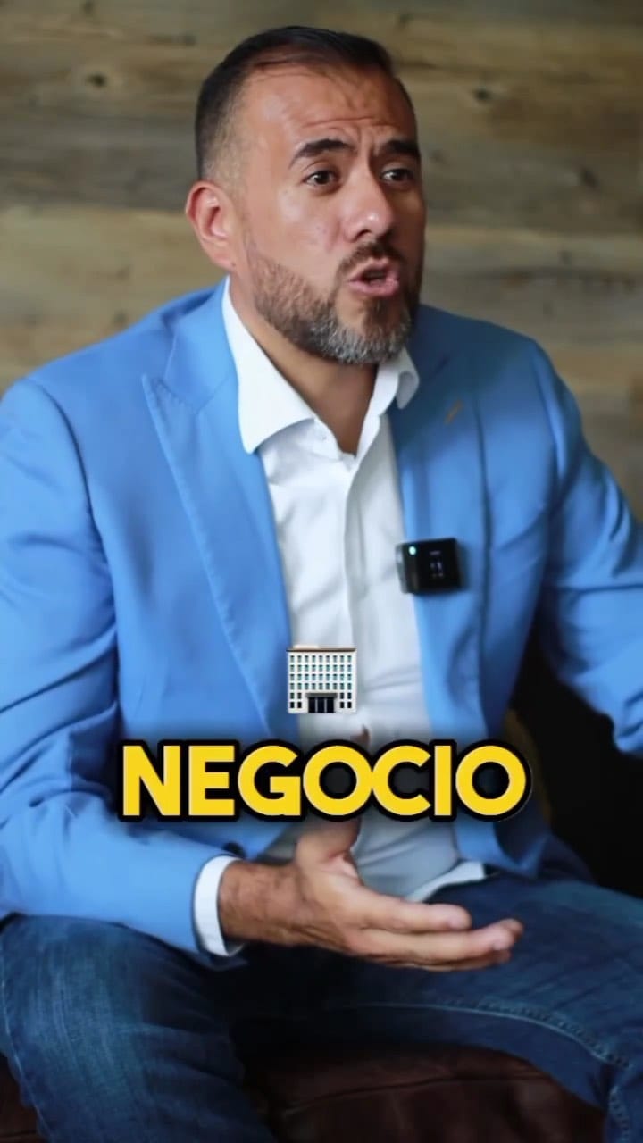 Post 10 by Nicolás Robles on Instagram (video)
