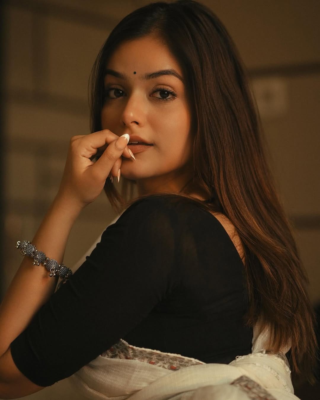 Post 10 by Simran Sharma on Instagram (carousel)