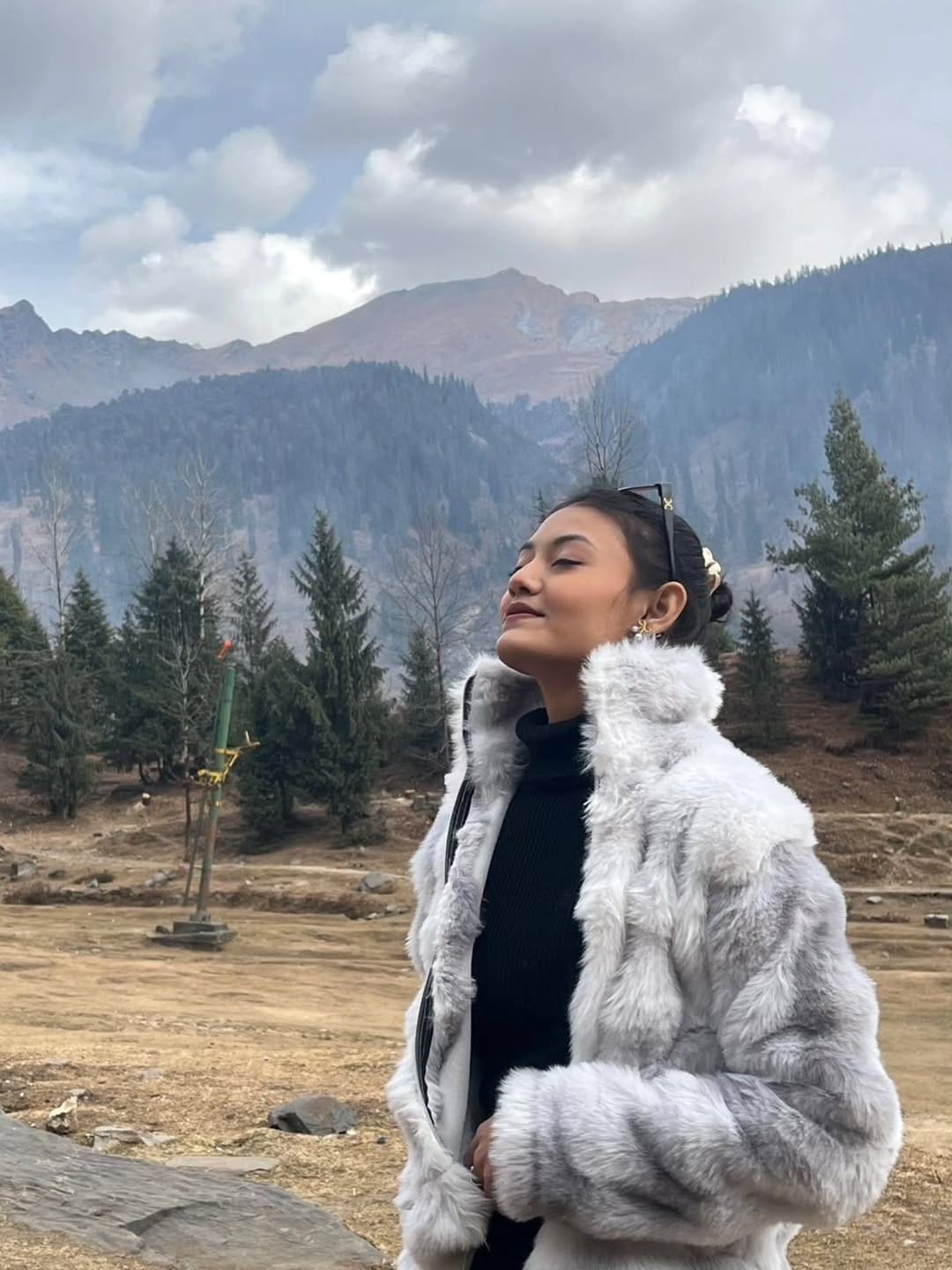 Post 9 by ঈশা🖤🌸 on Instagram (carousel)