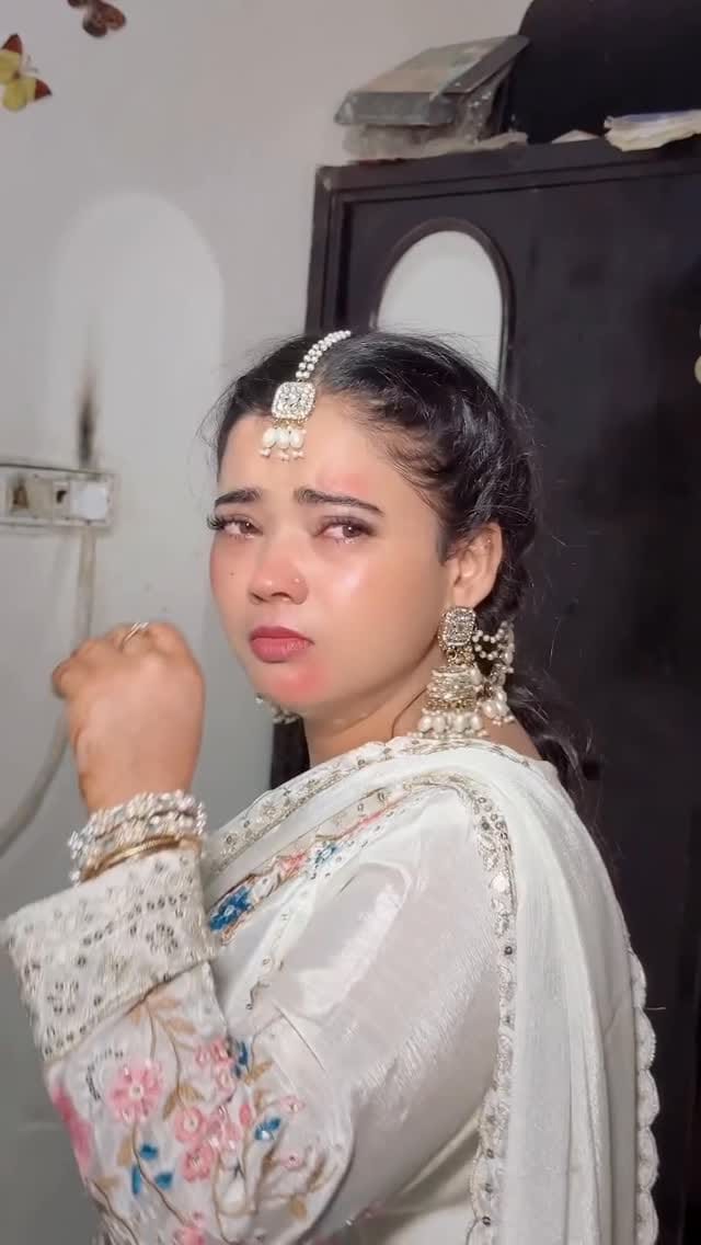 Post 5 by Fiza Khan on Instagram (video)