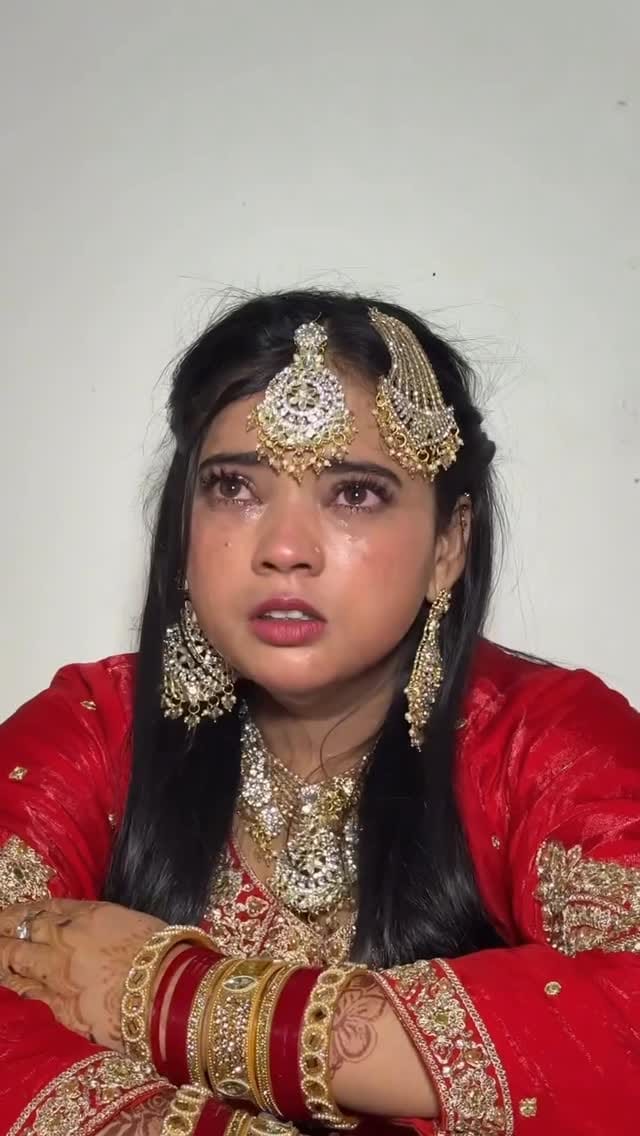 Post 2 by Fiza Khan on Instagram (video)