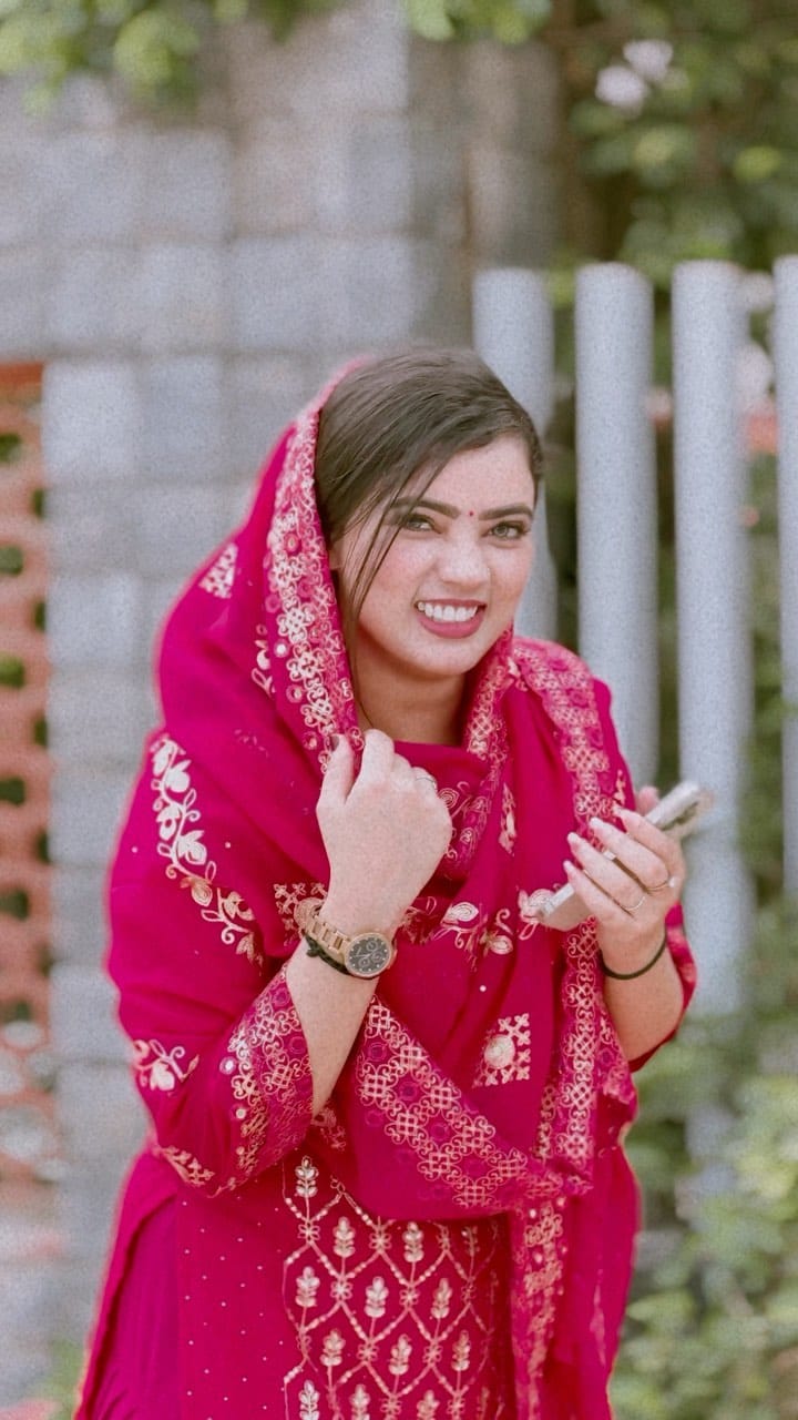 Post 10 by Fiza Khan on Instagram (video)