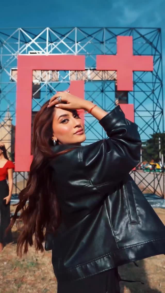 Post 8 by Eisha Malkaani on Instagram (video)