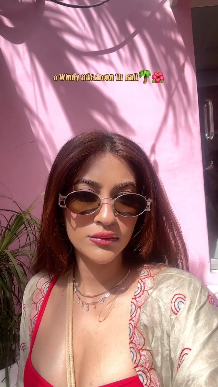 Post 6 by Eisha Malkaani on Instagram (video)