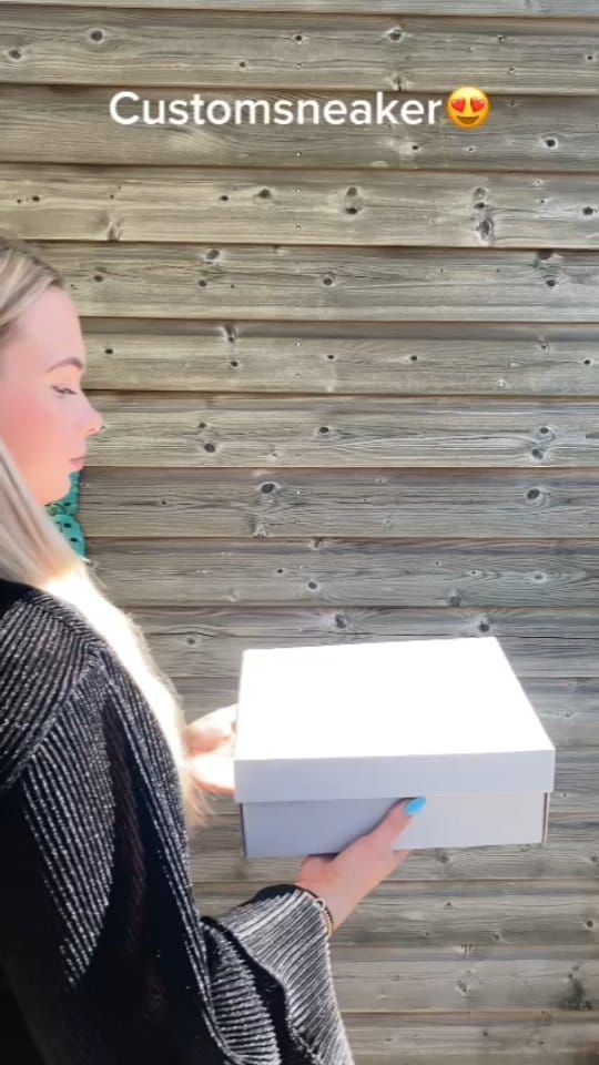 Post 1 by CustomSneaker on Instagram (video)