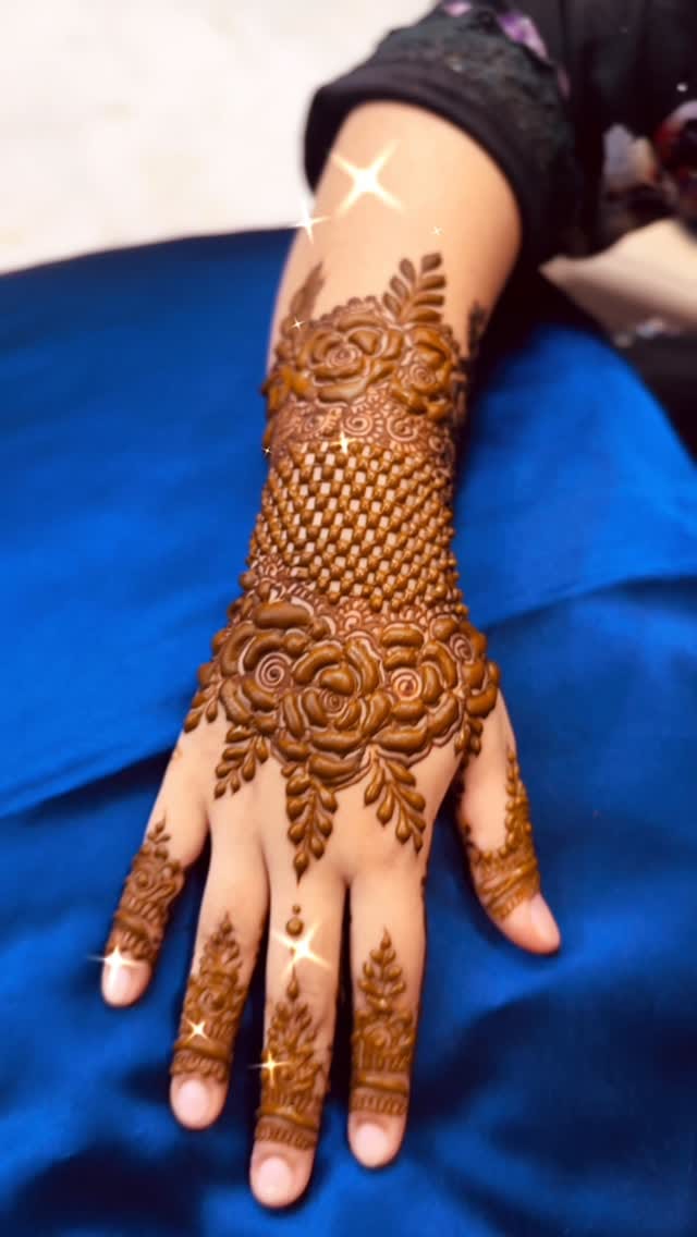 Post 5 by Mahira Mohsin on Instagram (video)