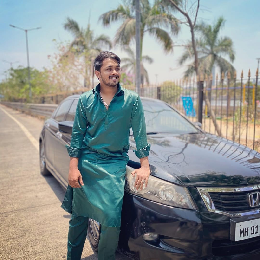 Post 6 by Zeeshan sayyed on Instagram (image)