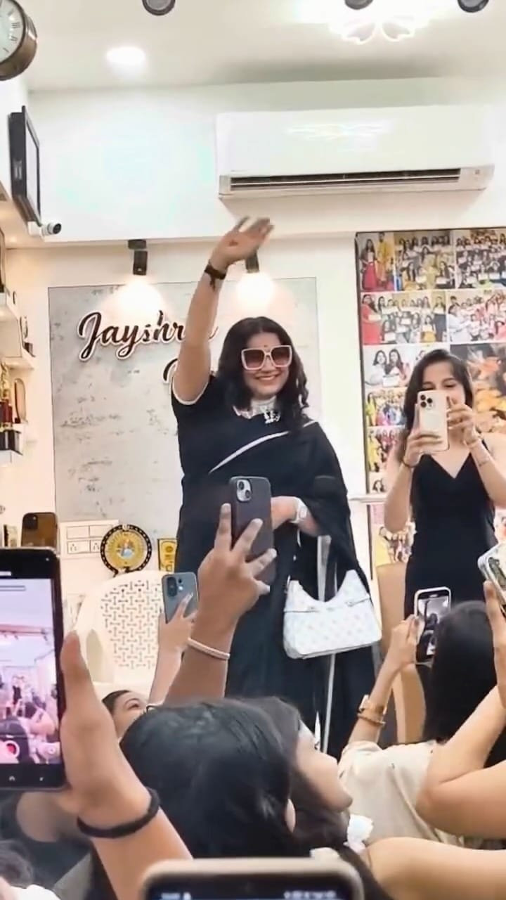 Post 1 by ⠀Jayshree Panchal on Instagram (video)