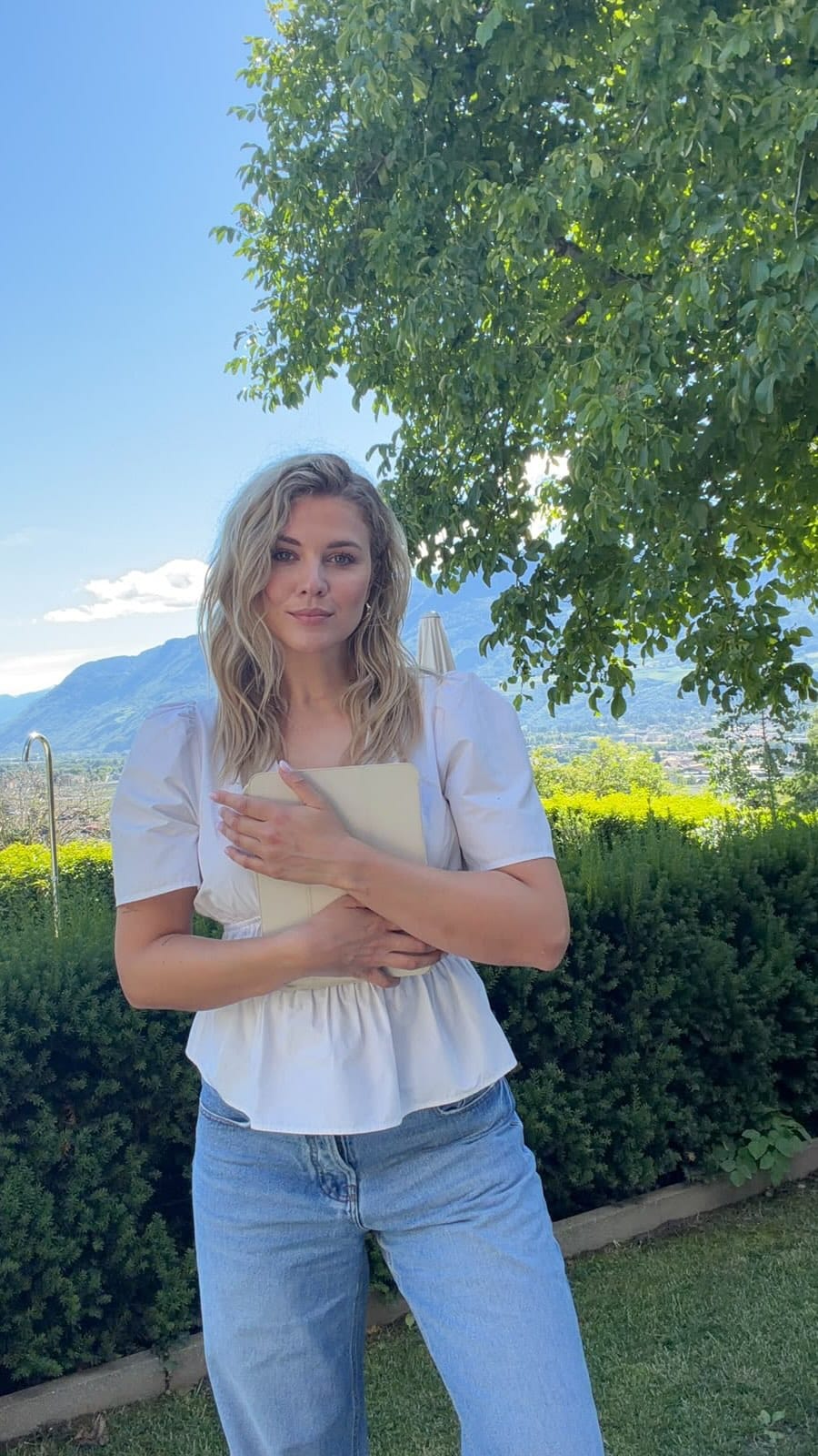 Post 6 by Josefin Bressel on Instagram (video)