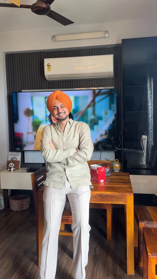 Post 3 by Ekam Chanoli on Instagram (video)