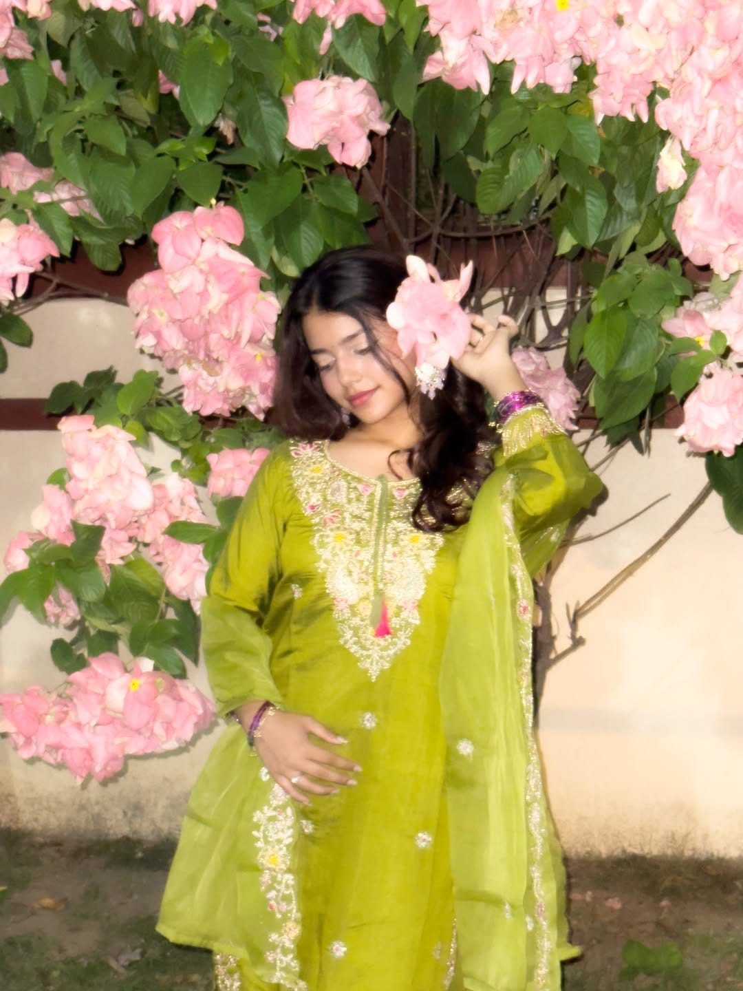 Post 10 by Anushka 🧿 on Instagram (carousel)